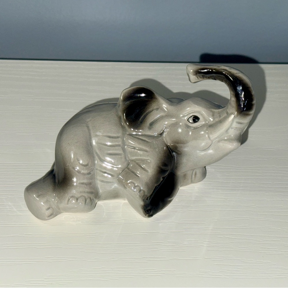Ceramic Elephant Trunk Up Figurine Statue Gift Decor  Gray/Black